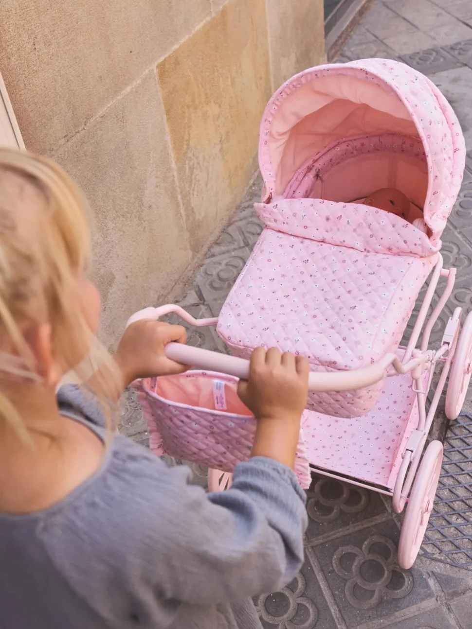 Carrito para Muñecas Flowers · Monneka