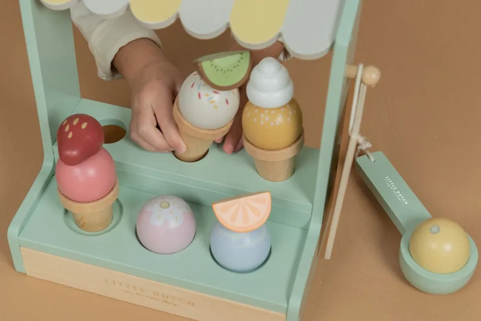 Puesto de helados de madera · Little Dutch